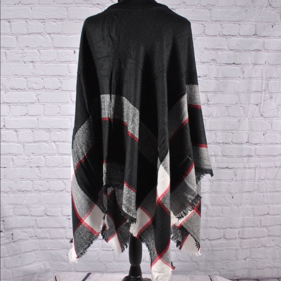 Color-Blocked Poncho Black One Size - Picture 9 of 9